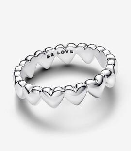 Anillo PANDORA plata fila corazones