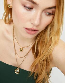 Collar UNO DE 50  dorado varias hebras con un ojo