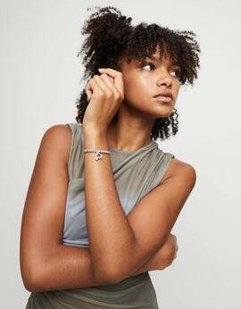 Pulsera UNO DE 50 elástica corazón y cristal negro.