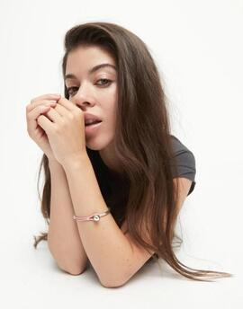 Pulsera UNO DE 50 aro plata trozo cuero rosa