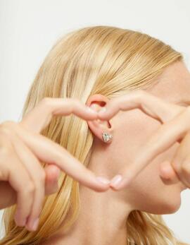 Pendiente UNO DE 50 forma de corazón