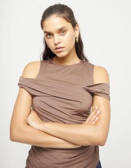 Pendiente UNO DE 50 alargados con forma irregular.