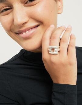 Anillo UNO DE 50 cuatro formas orgánicas entrelazadas