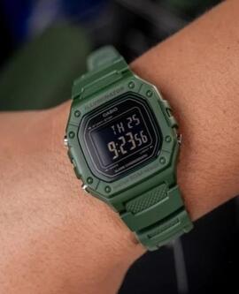 Reloj CASIO Verde Militar Esfera Cuadrada